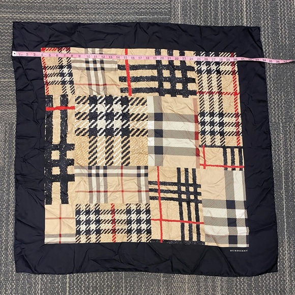 Vintage authentic Burberry 100% Silk scarf - Picture 3 of 6